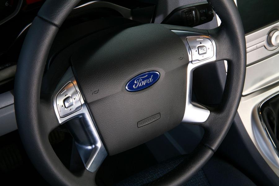  Ford Galaxy 2000 года  (фото 15 из 87)